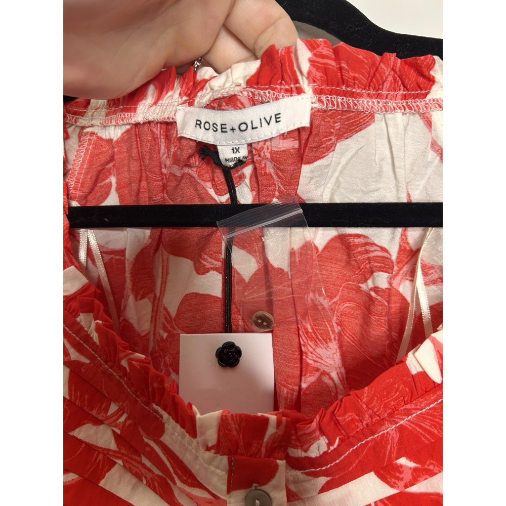 Rose + Olive Women's Red White Floral Top Short Sleeve Plus Size 1X New NWT - Picture 4 of 9